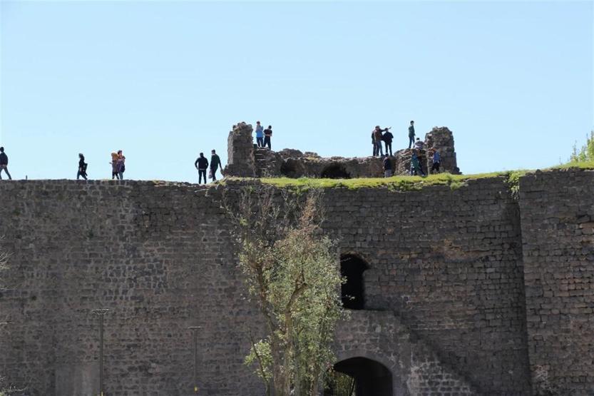 Diyarbakır surlarında selfie yasağı