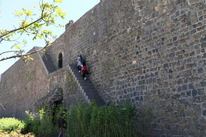 Diyarbakır surlarında selfie yasağı