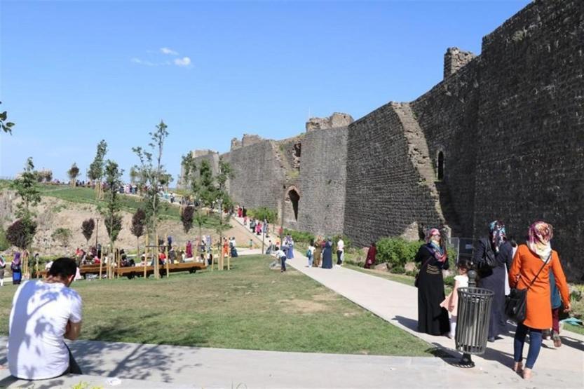 Diyarbakır surlarında selfie yasağı