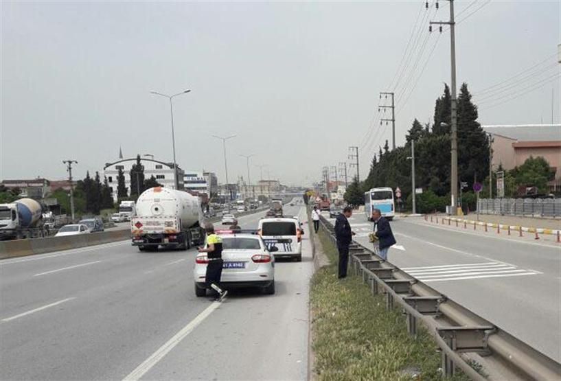 Emniyet önünde bomba paniği
