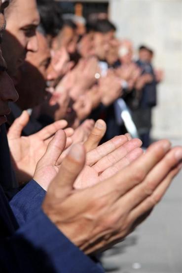 Erzurumlular İbrahim Erkal için gıyabi cenaze namazı kıldı