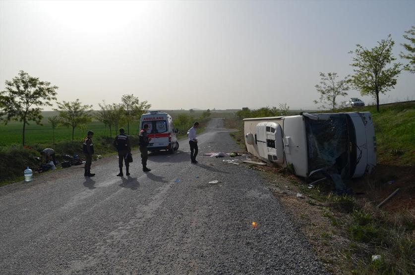 Son dakika: Yolcu otobüsü devrildi. Çok sayıda yaralı var