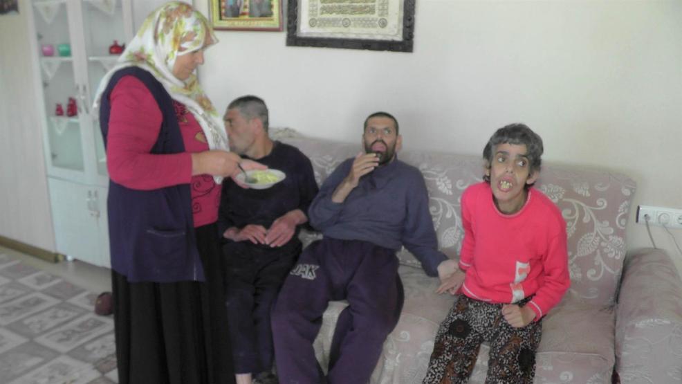 3 engelli çocuğuna bakan anne, Yılın annesi seçildi