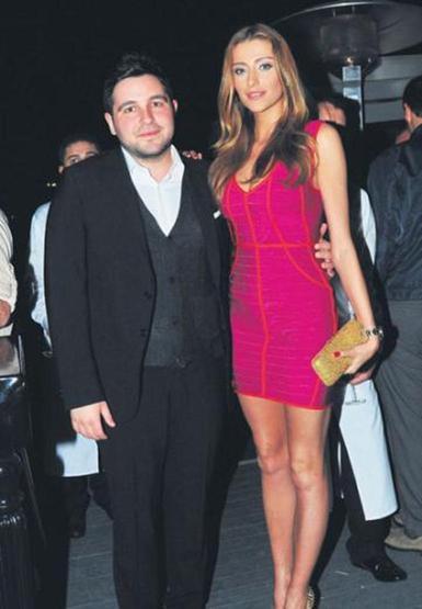 Özge Ulusoy, Hacı Sabancıyı tamamen sildi