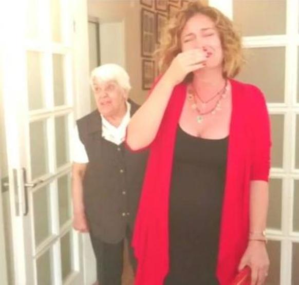 Ceyda Düvenci Türkiyeye gözyaşları içinde veda etti