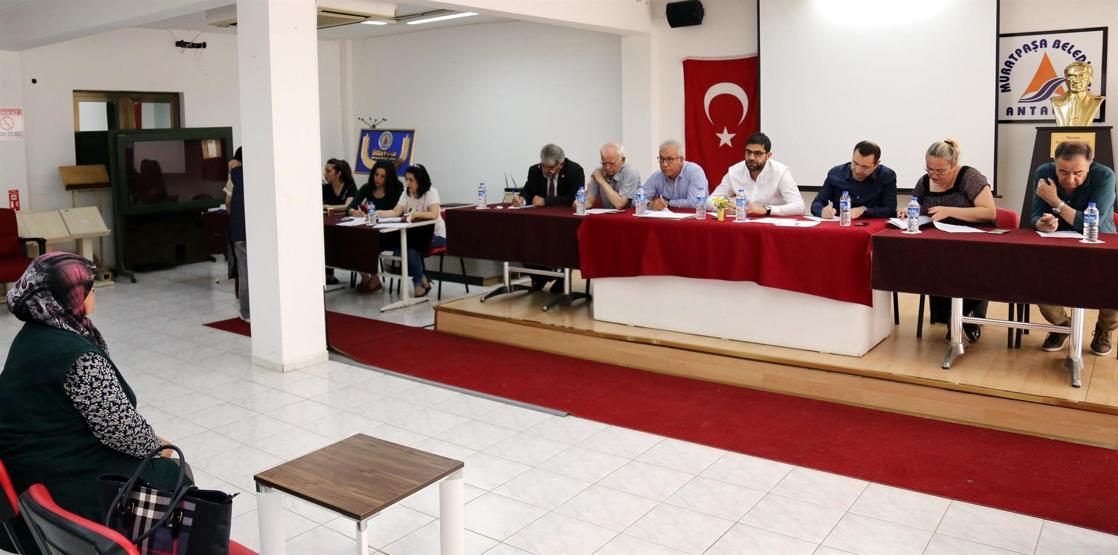 30 yıldır oturduğu evin ihalesini alamayınca sinir krizi geçirdi