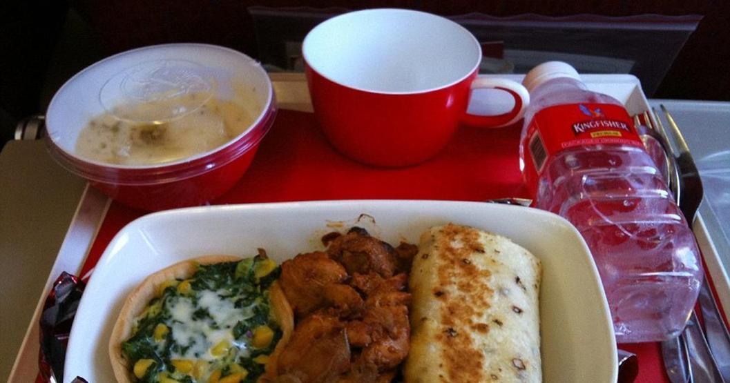 Neden uçakta daha çok yemek istiyoruz