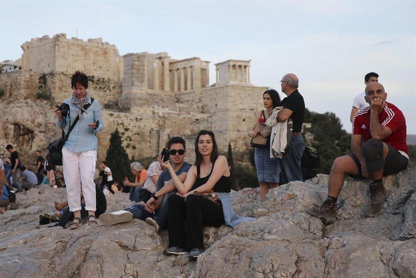 Atinanın Areios Pagos tepesinde gün batımı