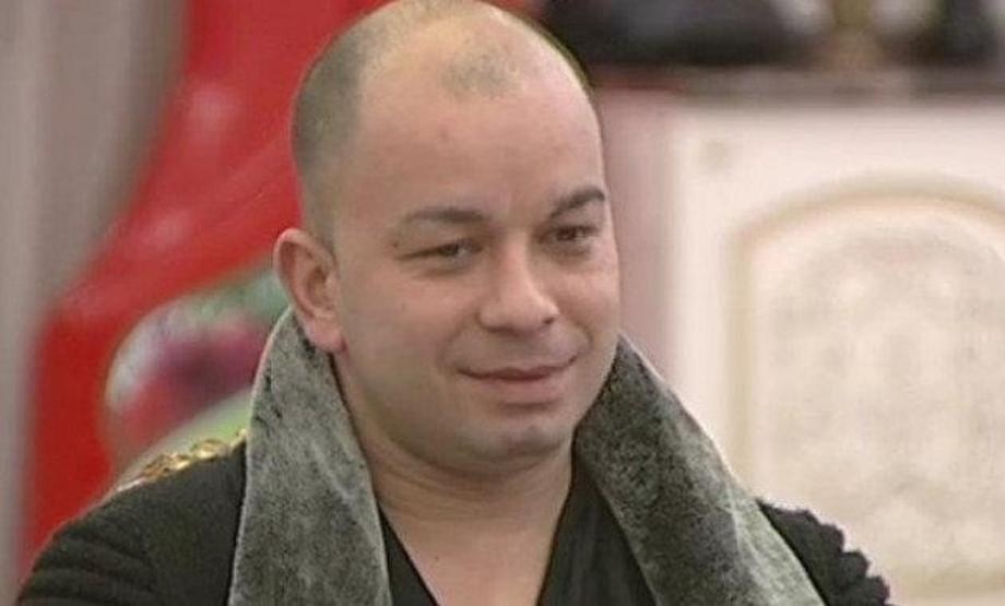 Canlı yayında karısını başkasıyla yatakta görünce öyle bir iddia ortaya attı ki...