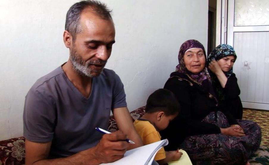 6 çocuğuna bakabilmek için bayat ekmek topluyor