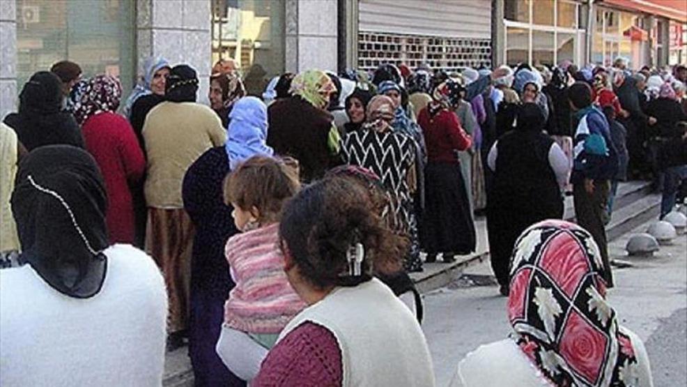 6 çocuğuna bakabilmek için bayat ekmek topluyor