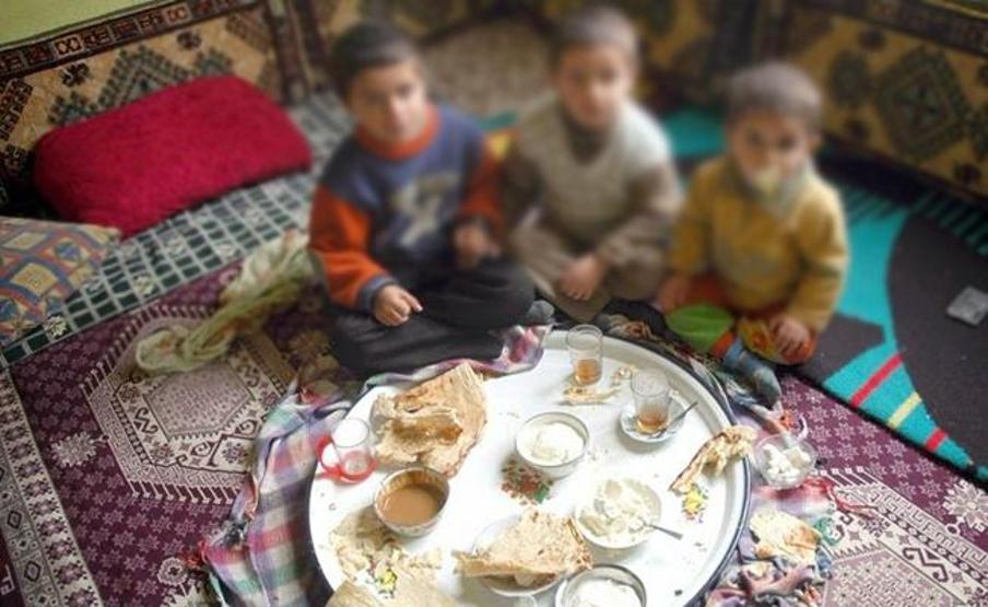 6 çocuğuna bakabilmek için bayat ekmek topluyor