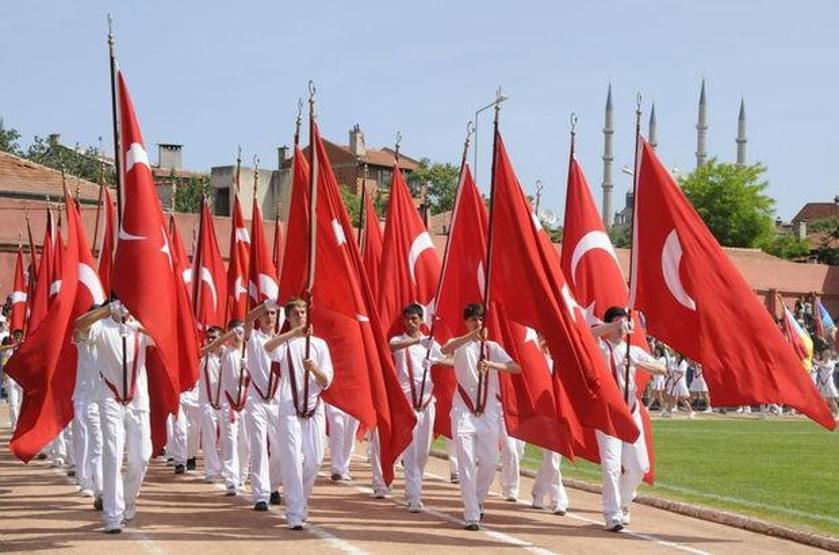 Belli oldu: 19 Mayıs 2017 resmi tatil mi (Yarın okul var mı)