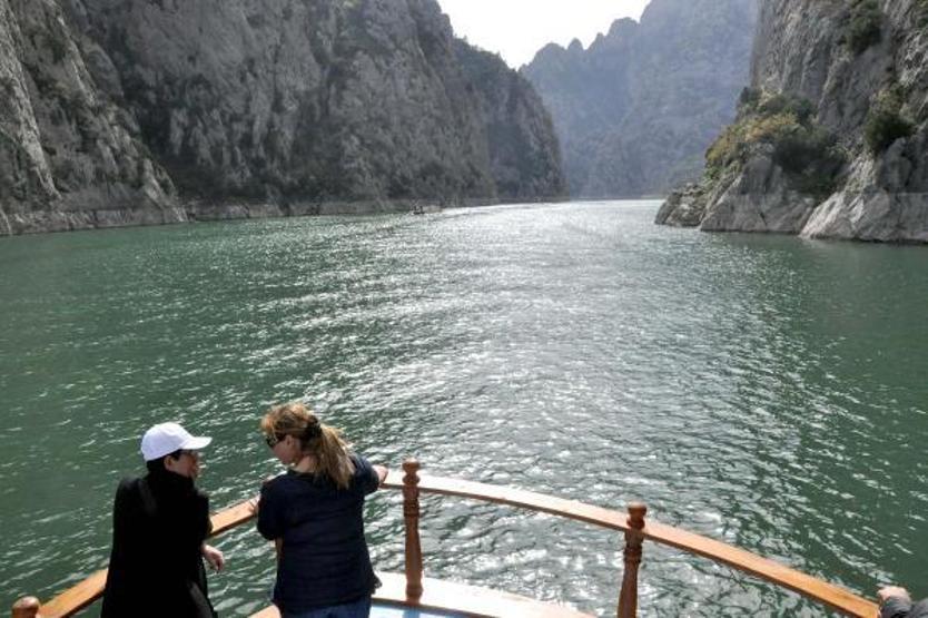1200 metre yükseklikte ip üzerinde 100 saat