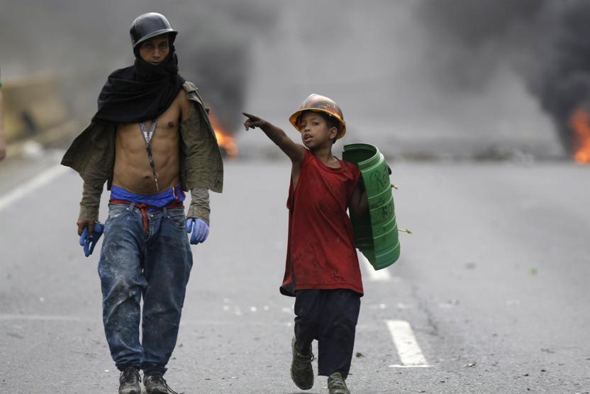 Venezuelada gösteriler sürüyor
