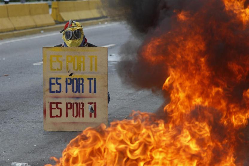 Venezuelada gösteriler sürüyor