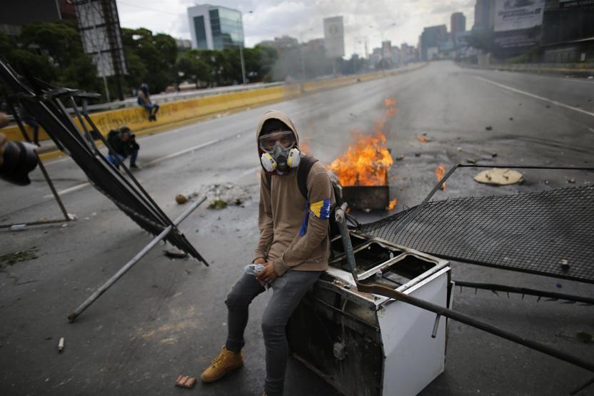 Venezuelada gösteriler sürüyor