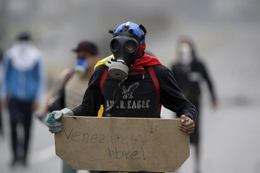 Venezuelada gösteriler sürüyor