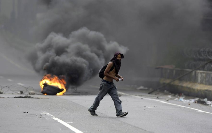 Venezuelada gösteriler sürüyor