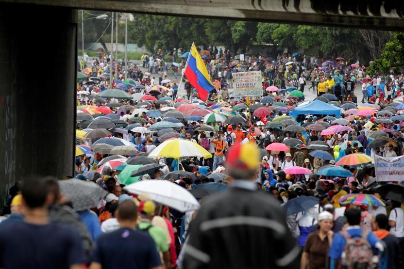Venezuelada gösteriler sürüyor