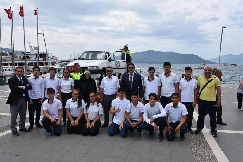 Alkol gözlüğü takıp penaltı atarak trafik eğitimi aldılar
