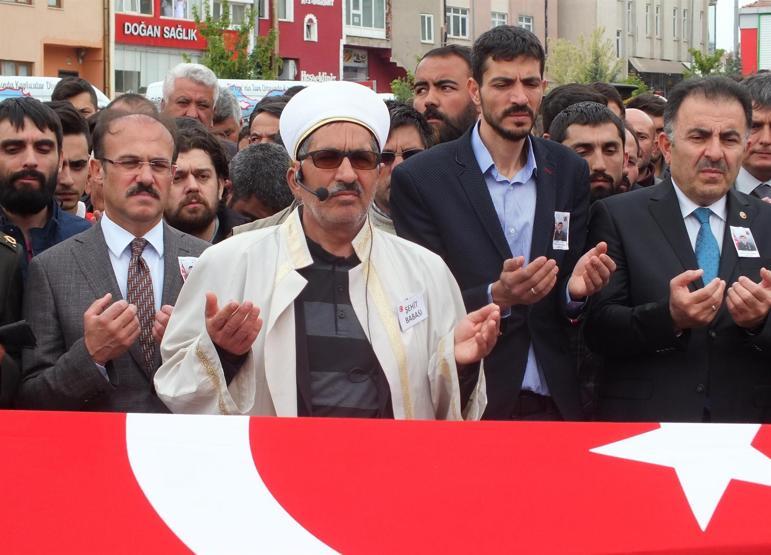 Maçka şehidinin cenaze namazını babası kıldırdı