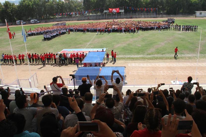 2 bin 791 çocukla balık figürlü rekor denemesi