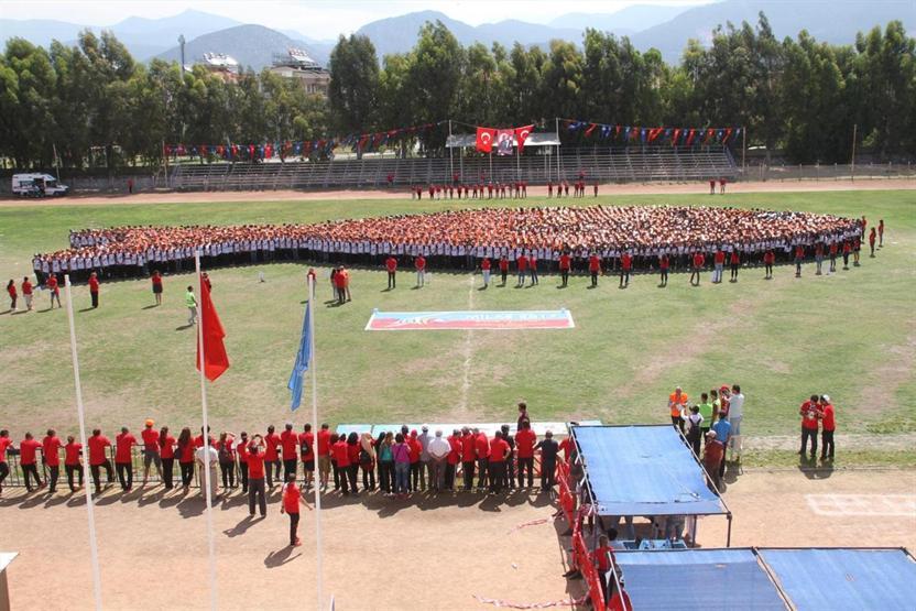 2 bin 791 çocukla balık figürlü rekor denemesi