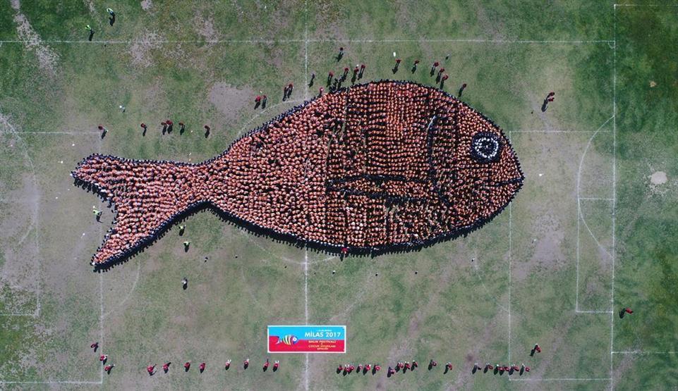 2 bin 791 çocukla balık figürlü rekor denemesi