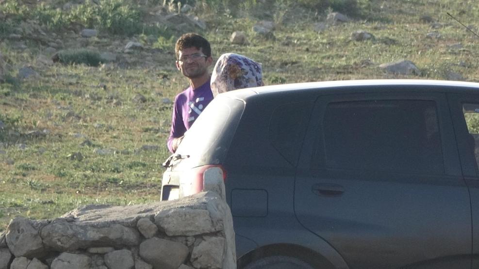 Kızını silah zoruyla kaçırıp rehin aldı