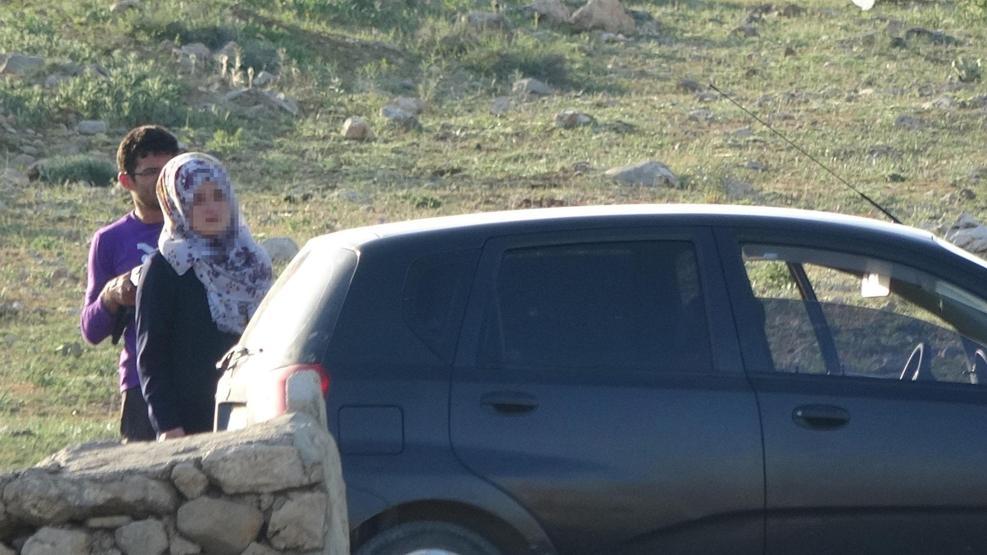 Kızını silah zoruyla kaçırıp rehin aldı
