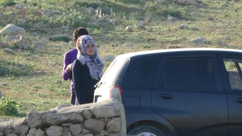 Kızını silah zoruyla kaçırıp rehin aldı