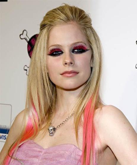 Sosyal medyaya bomba gibi düşen iddia: Avril Lavigne intihar mı etti