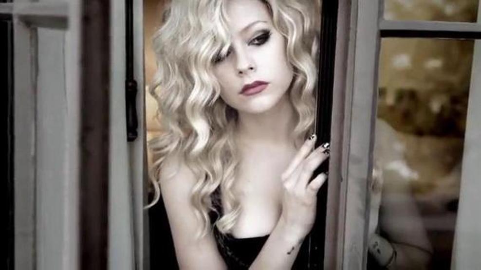Sosyal medyaya bomba gibi düşen iddia: Avril Lavigne intihar mı etti