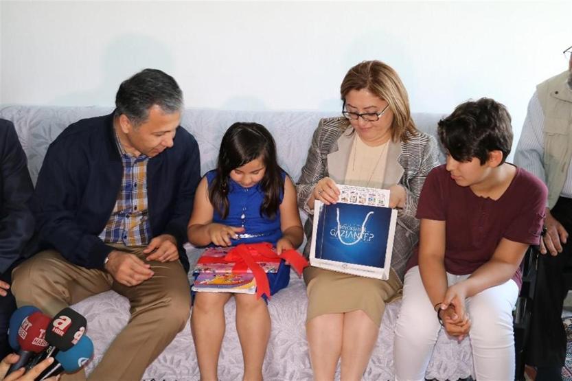 Kitabı yırtıldı diye Türkiye’yi ağlatan kız Gaziantepli çıktı