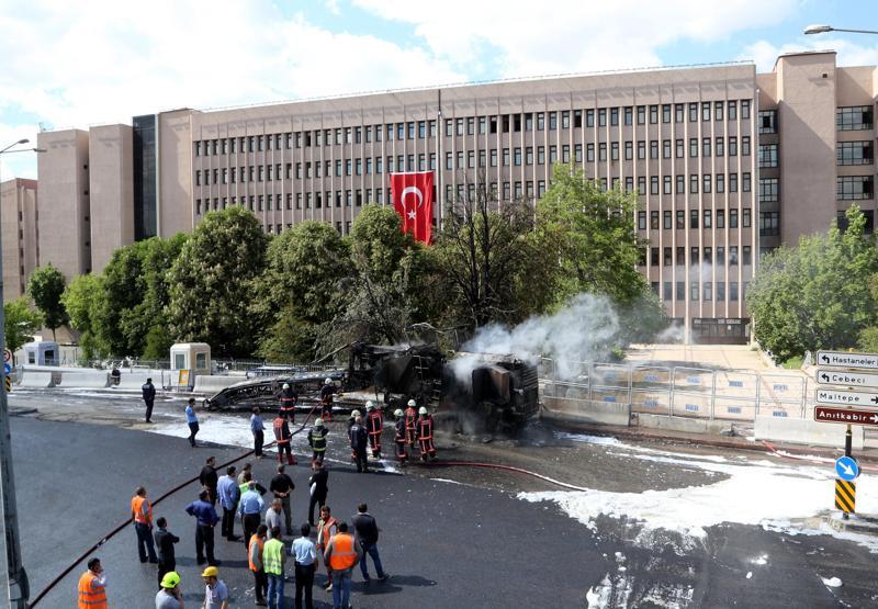 Son dakika... Ankara Adliyesi önünde doğalgaz patlaması