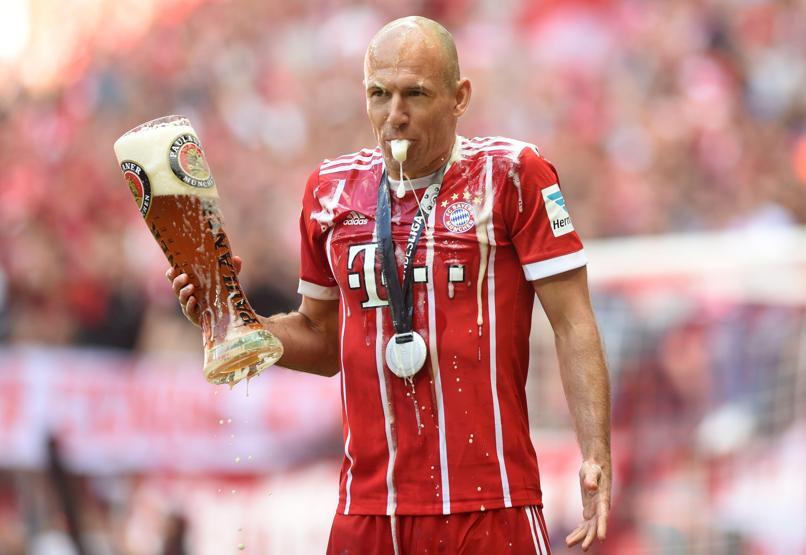 Robben spikere bira banyosu yaptırdı
