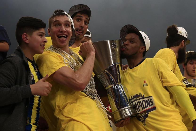Şampiyon Fenerbahçe Euroleague kupasını aldı