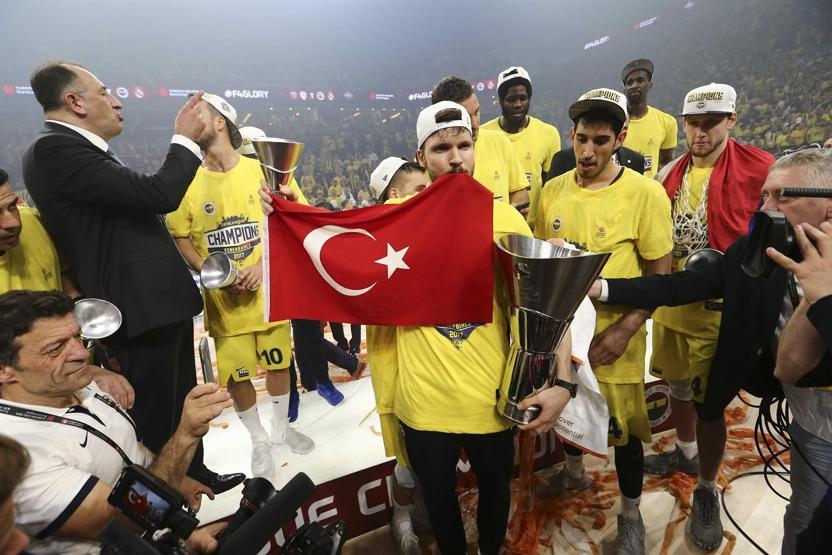 Şampiyon Fenerbahçe Euroleague kupasını aldı
