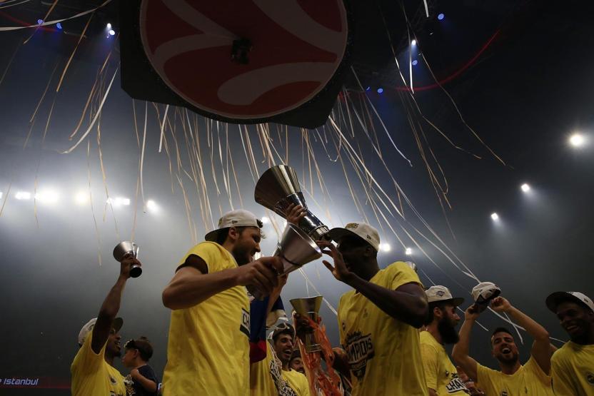Şampiyon Fenerbahçe Euroleague kupasını aldı
