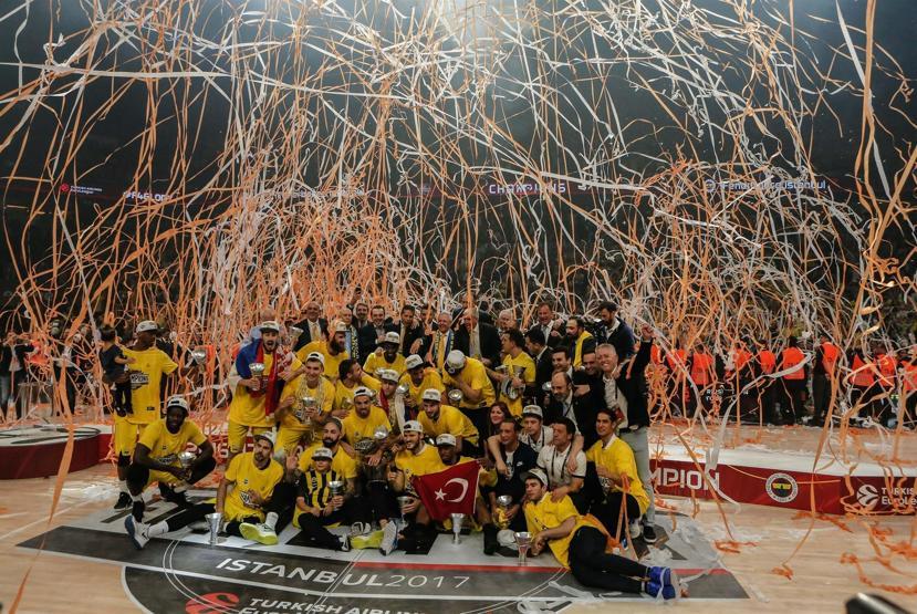 Şampiyon Fenerbahçe Euroleague kupasını aldı