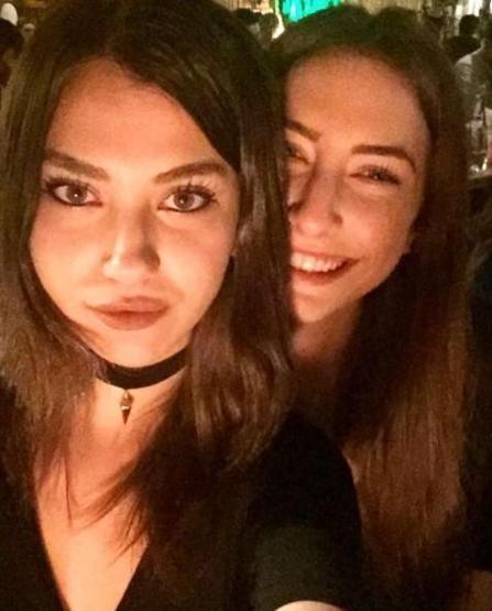 Aleyna Solaker Instagram paylaşımları ile Kırgın Çiçekler setini takipçileriyle buluşturdu
