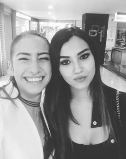 Aleyna Solaker Instagram paylaşımları ile Kırgın Çiçekler setini takipçileriyle buluşturdu