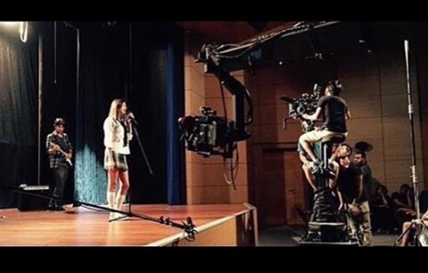 Aleyna Solaker Instagram paylaşımları ile Kırgın Çiçekler setini takipçileriyle buluşturdu