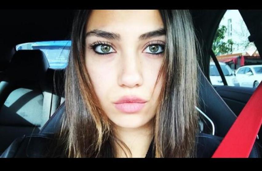 Aleyna Solaker Instagram paylaşımları ile Kırgın Çiçekler setini takipçileriyle buluşturdu