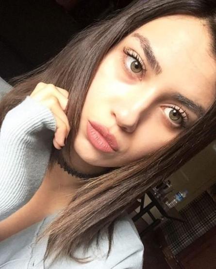 Aleyna Solaker Instagram paylaşımları ile Kırgın Çiçekler setini takipçileriyle buluşturdu