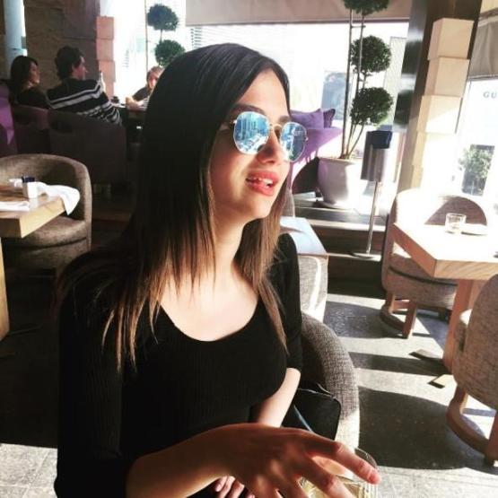 Aleyna Solaker Instagram paylaşımları ile Kırgın Çiçekler setini takipçileriyle buluşturdu