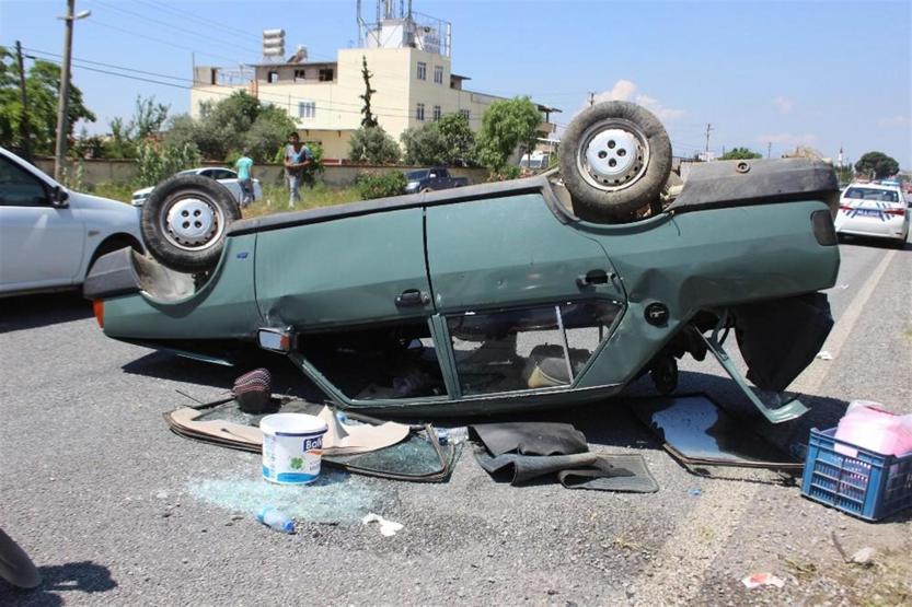 Arkasına bile bakmadan kaçtı: Hatalı sollayıp karşıdan gelene takla attırdı