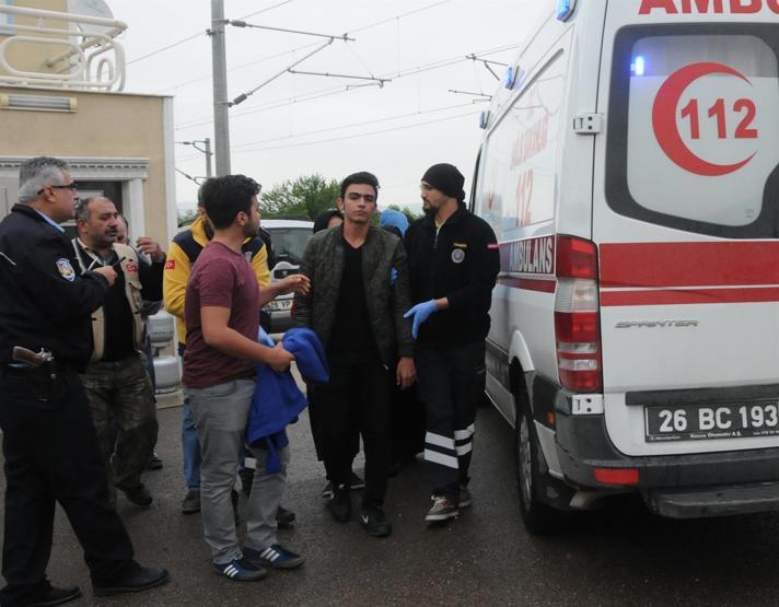 Fotoğraf çektirirken elektrik akımına kapılan genç kız öldü