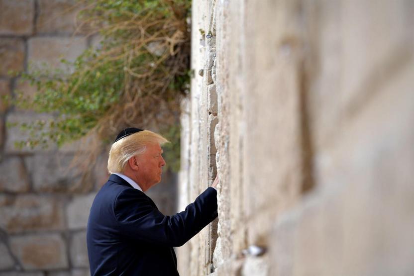 Tarihte bir ilk Trump, Ağlama Duvarında